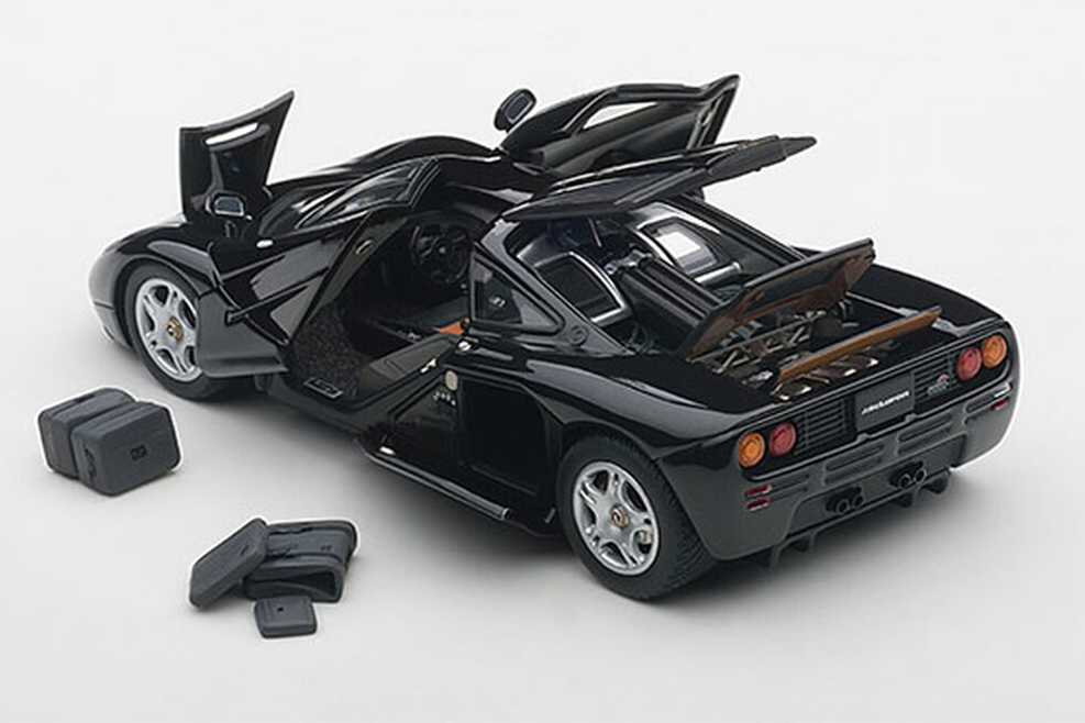 1995 McLaren F1 Model 1:43 - Black